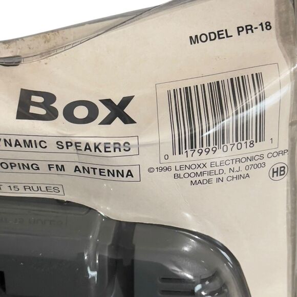 Vintage Street Beat Mini Boom Box Radio PR-18 AM/FM White 1996 New - Picture 7 of 9